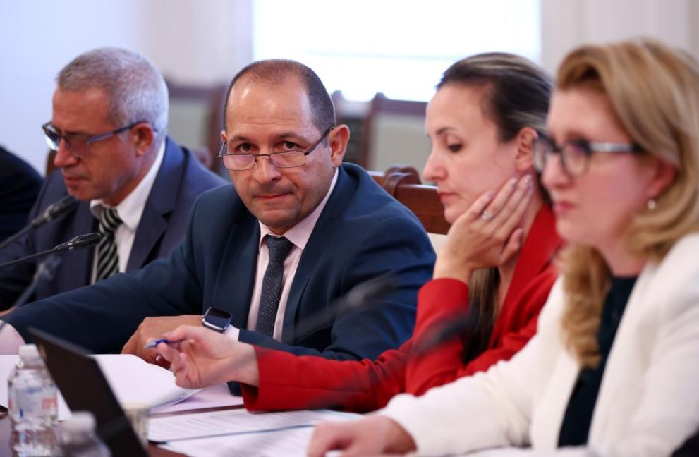 Комисията по околната среда и водите в парламента ще проведе