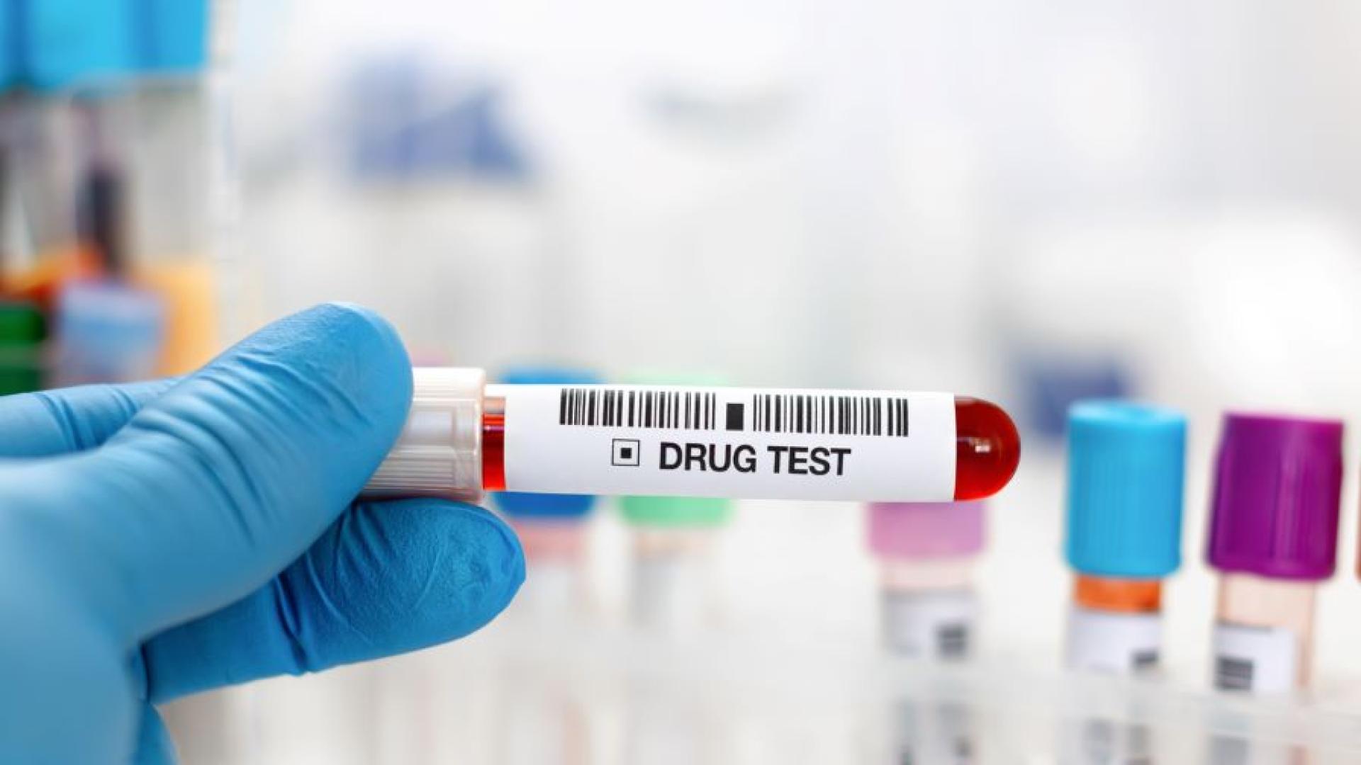 Какжена която след тежък работен ден изпива обикновено обезболяващо хапче