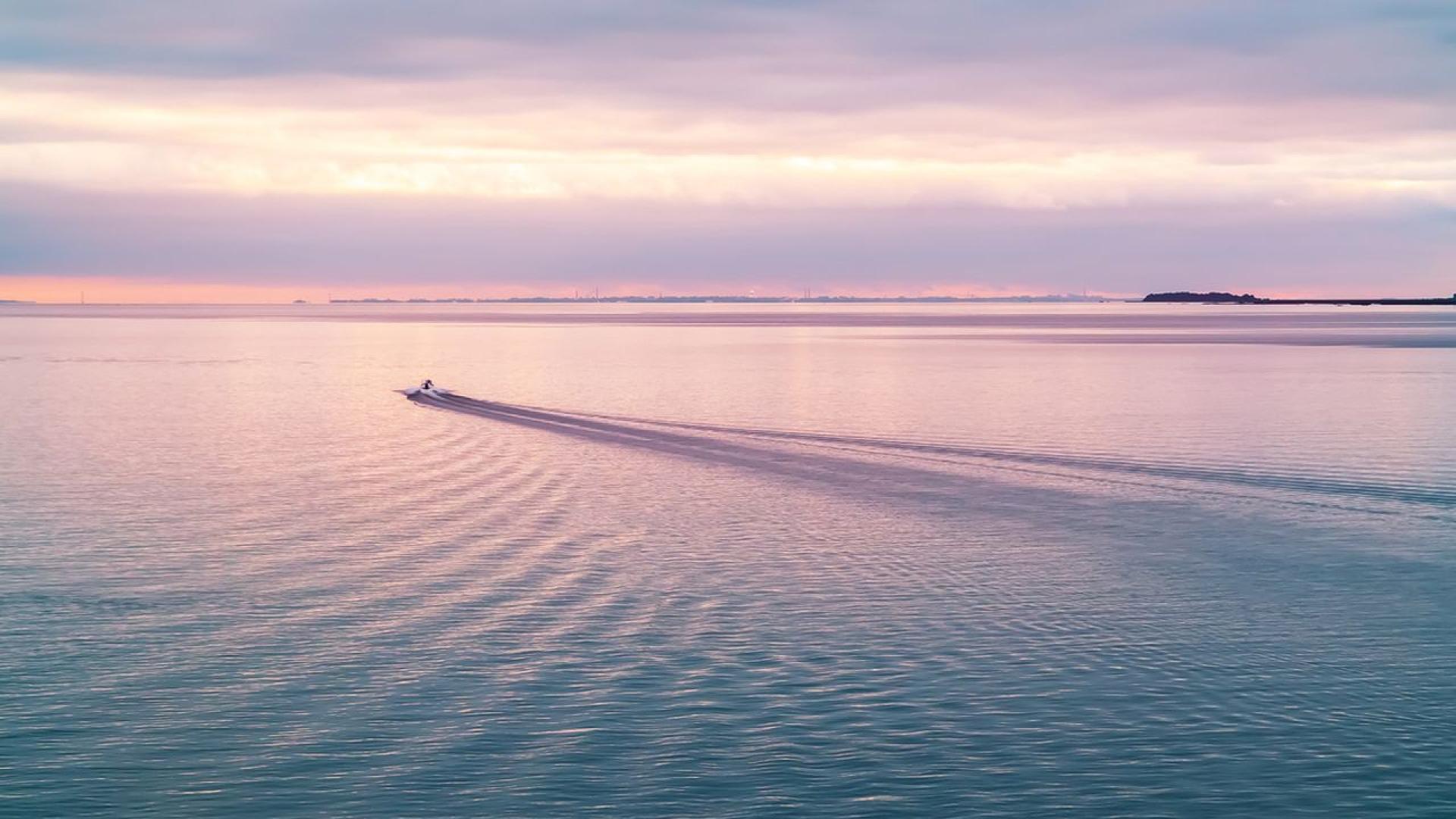 Военното разузнаване на Украйна удари руски патрулен кораб в Черно