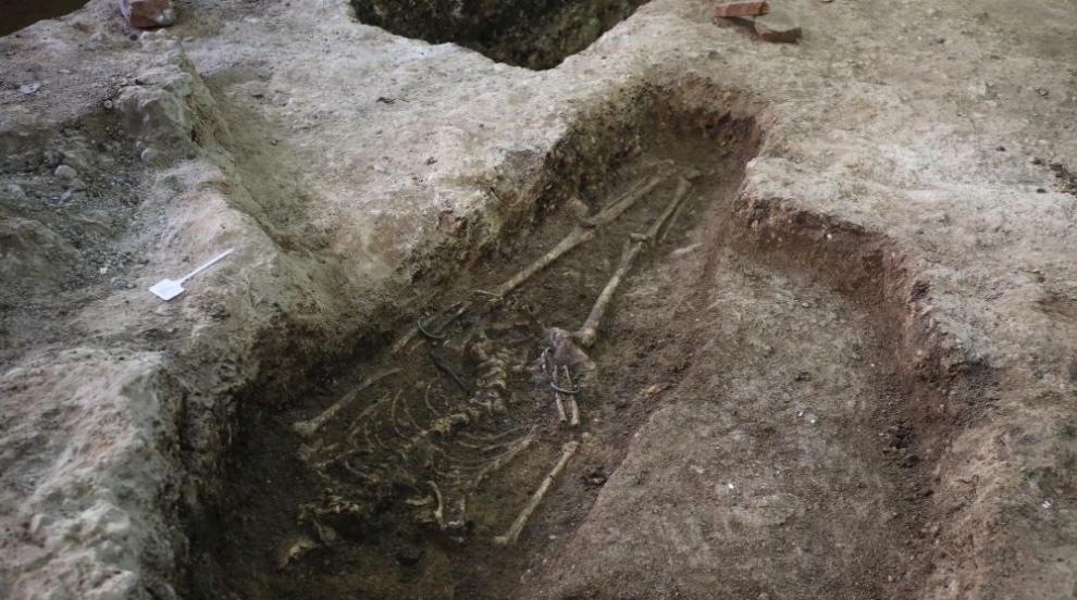 Откриха гроб от Антична Сердика при ремонта на Художествената академия (СНИМКИ)