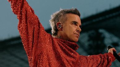 Месец преди концерта в София Robbie Williams издаде нова песен