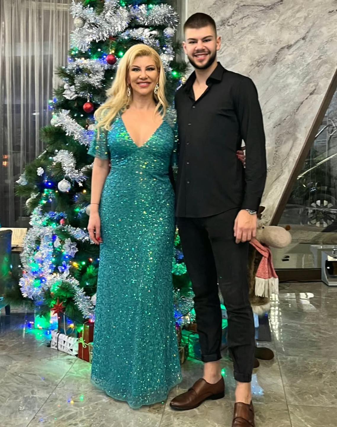 Нелина със сина си