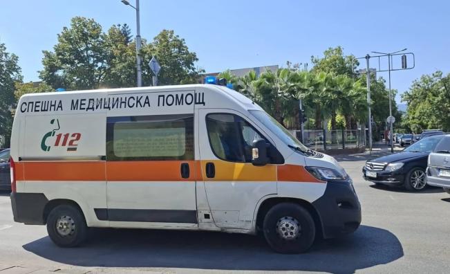 Кола помете скутер в насрещното край Враца, загинаха двама тийнейджъри