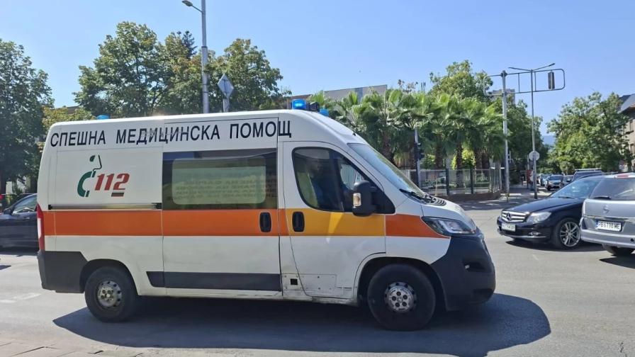 Кола помете скутер в насрещното край Враца, загинаха двама тийнейджъри