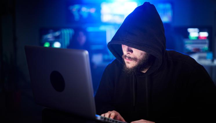 хакер - Хакнаха данните на популярен еротичен сайт!