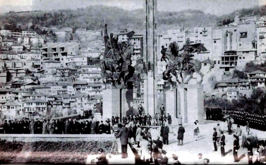 паметник Асеневци