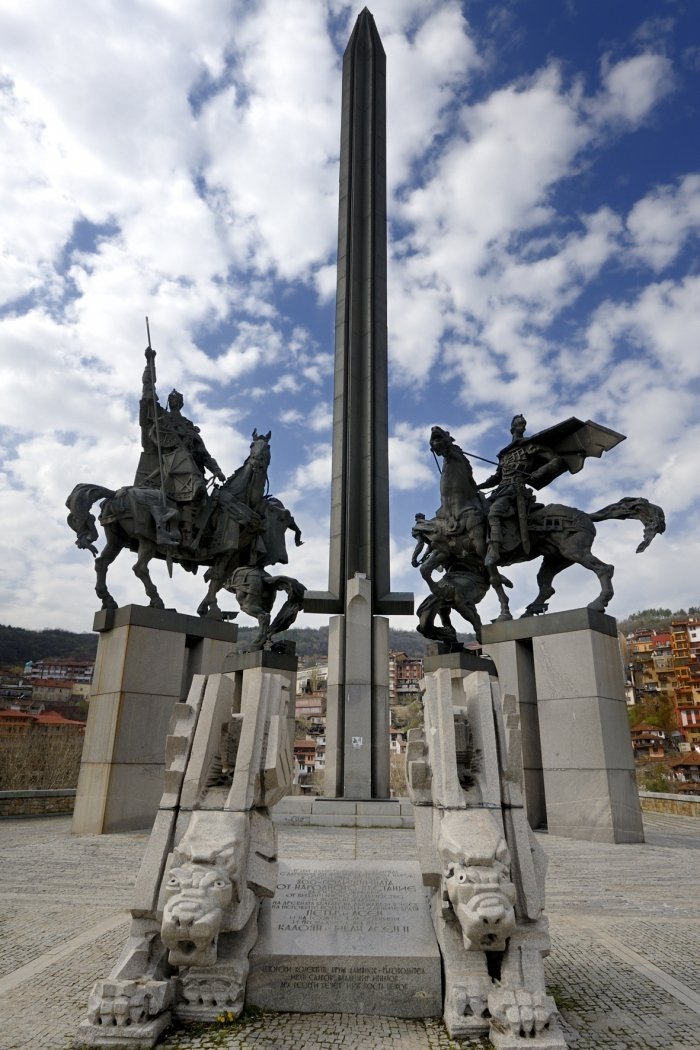 паметник Асеневци