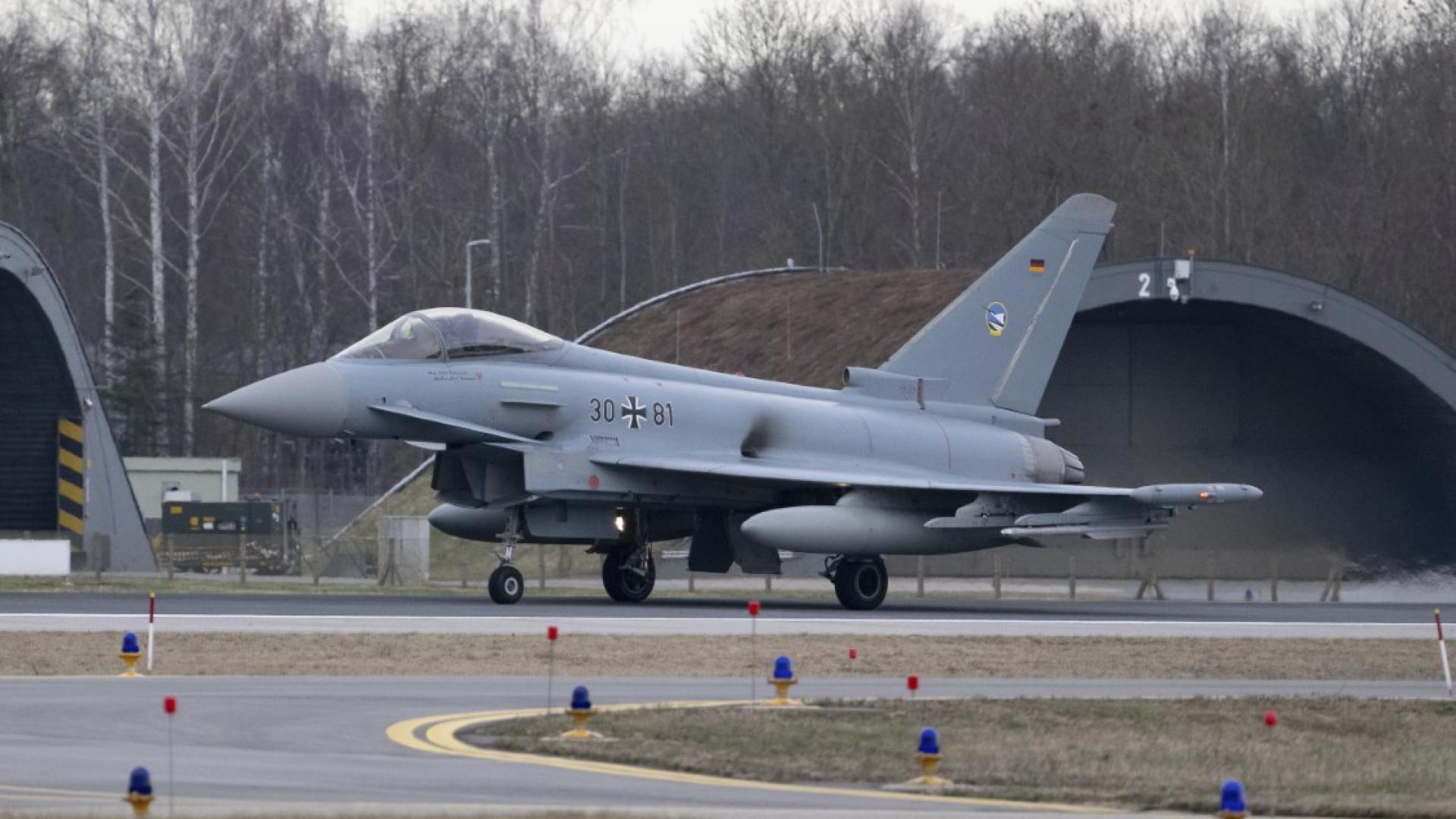 Силите на НАТО изпратиха два изтребителя Юрофайтър от Германия заради