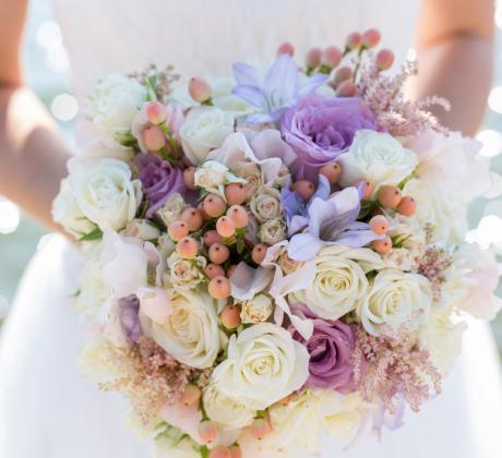 Булките носят букет като символ на плодородие вярност и ново