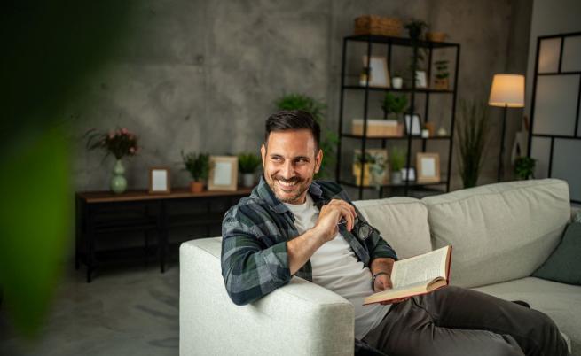 „Перформативният мъж“: Четат ли мъжете книги само за внимание?