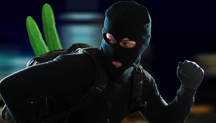 крадец - ХРАНАТА ПРАВИ БОРБАТА: Гладен крадец ошушка оранжерия, отмъкна 228 кила краставици