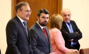 Правителството предлага да бъдат назначени 19 посланици и един постоянен представител в ООН