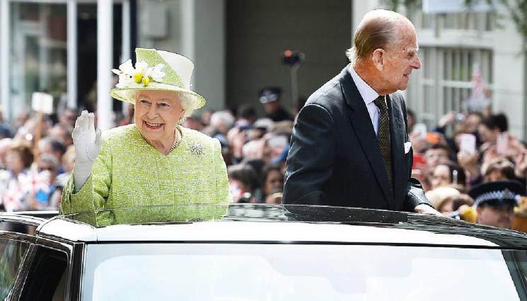 кралица Елизабет II - Купиха на търг стария джип на кралица Елизабет II (СНИМКИ)