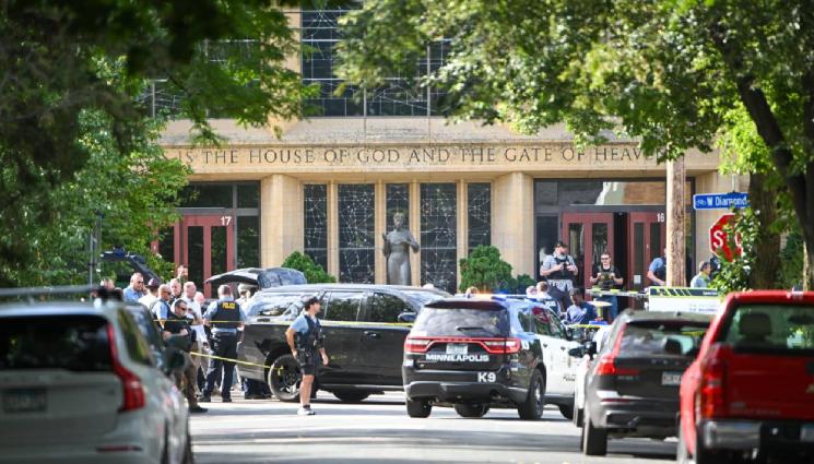 Минеаполис - Майката на стрелеца от Минеаполис работила в училището, където той уби две деца