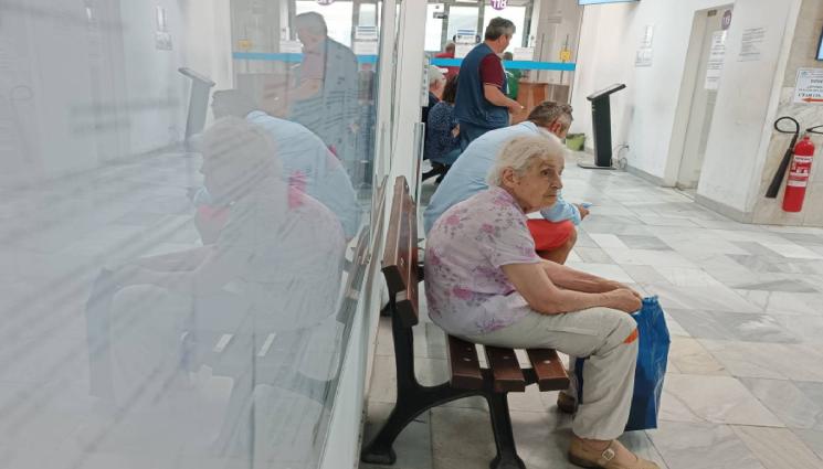 пенсионери - ТРИ ОБЛАСТИ СИ ОТИВАТ: Всеки трети в тях е пенсионер