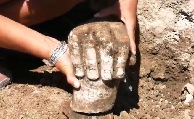 Откриха ръка от статуя на Херакъл в Хераклея Синтика (ВИДЕО)