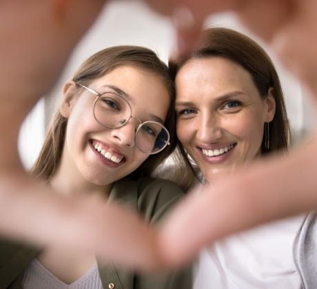 Представете си следното седите на трибуните на завършването в гимназията