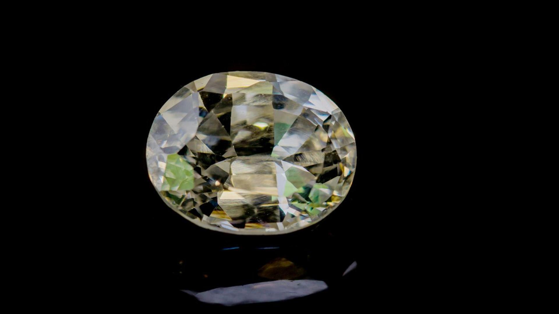 На сцената на годежните пръстени има нов и всъщност много