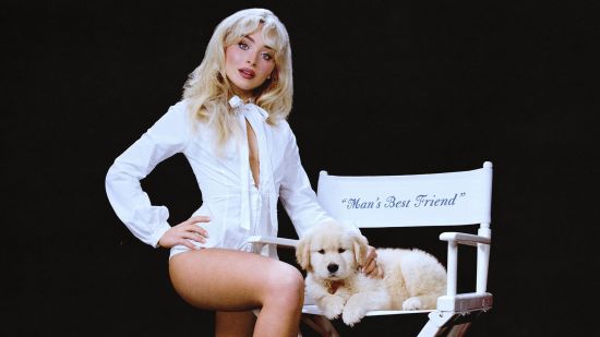 Сладката провокация на Sabrina Carpenter в новия ѝ албум „Man’s Best Friend“