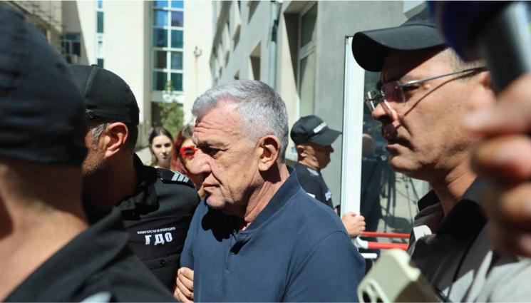 Паскал - СРЕЩУ 50 БОНА: Паскал излиза под гаранция, замеси Асен Василев и Бойко Рашков!