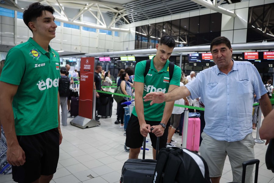 Българският национален отбор по волейбол замина за Световното първенство1