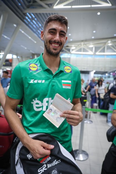 Българският национален отбор по волейбол замина за Световното първенство1