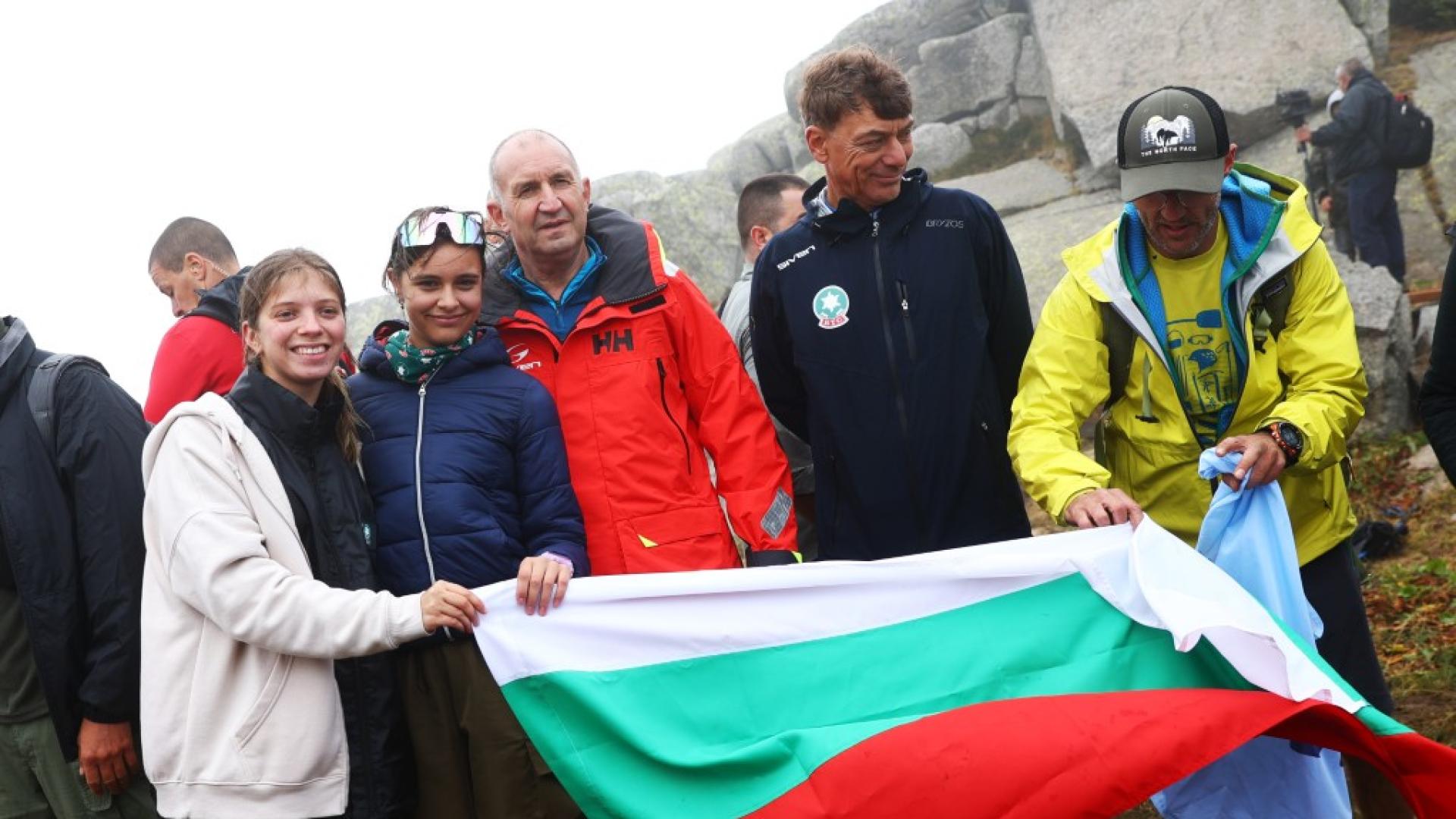 Президентът Румен Радев се включи от хижа Алеко в похода