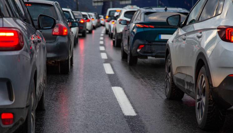 d - НА ХОРАТА ИМ ПИСНА: Блокираха републиканския път за София!