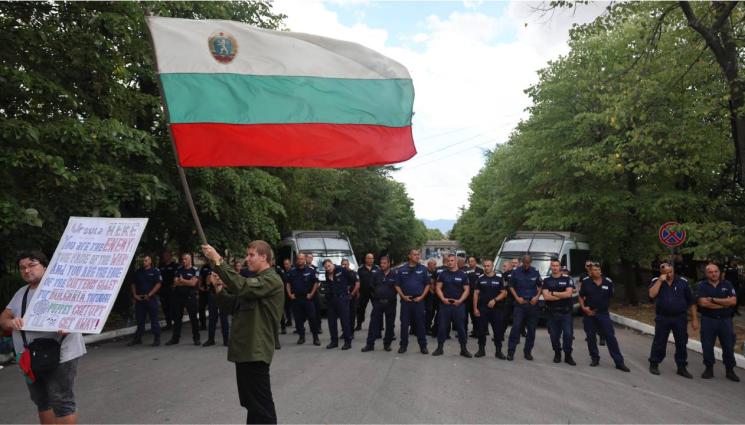 д - Напрежение пред ВМЗ-Сопот: 