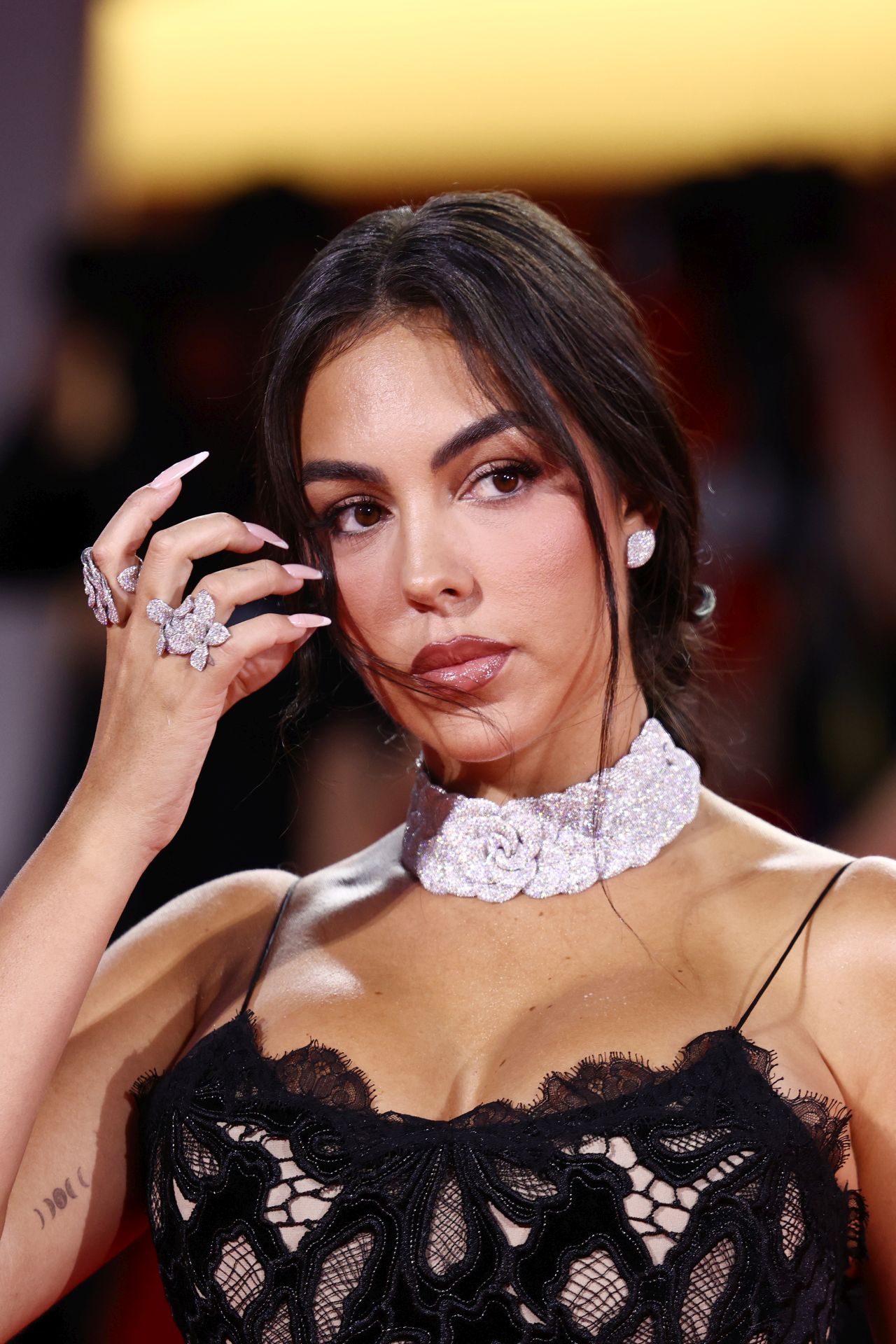 <p>Фестивалът Filming Italy Venice Award, част от 82-рото издание на Международния кинофестивал във Венеция, събра световни звезди на червения килим. На 31 август 2025 г. във Венеция блясъкът на киното, модата и изкуството се срещнаха, за да отпразнуват силата на седмото изкуство. Сред специалните гости беше и Джорджина Родригес, която привлече вниманието на публиката и фотографите със стилното си присъствие</p>