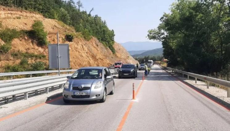 3 - ЗАРАДИ СЕРИЯ ОТ КАТАСТРОФИ: Поставят колчета на пътя Мездра – Ботевград!