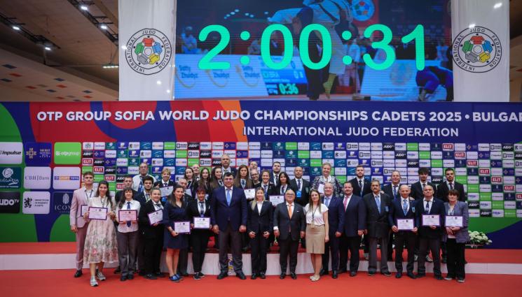 джудо - Международната федерация по джудо отличи организаторите и съдиите за перфектната организация на световното за кадети в София