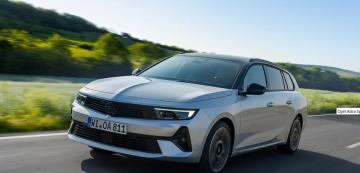 <p>Opel Astra Sports Tourer</p>