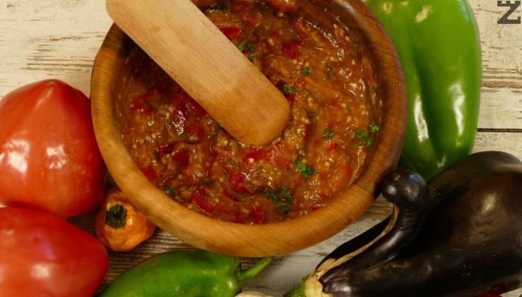 Кьопоолу - НАПАДАЙТЕ СИНИТЕ ДОМАТИ: Възхитителните патладжани на Звездев – кьопоолу, тюрлюгювеч или шницели