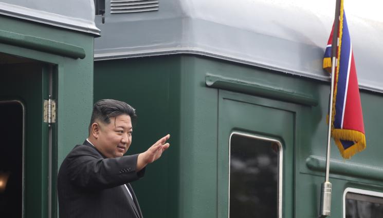 Ким Чен ун - СЕВЕРНА КОРЕЯ ГОТВИ НОВ ВОЕНЕН ХОД!