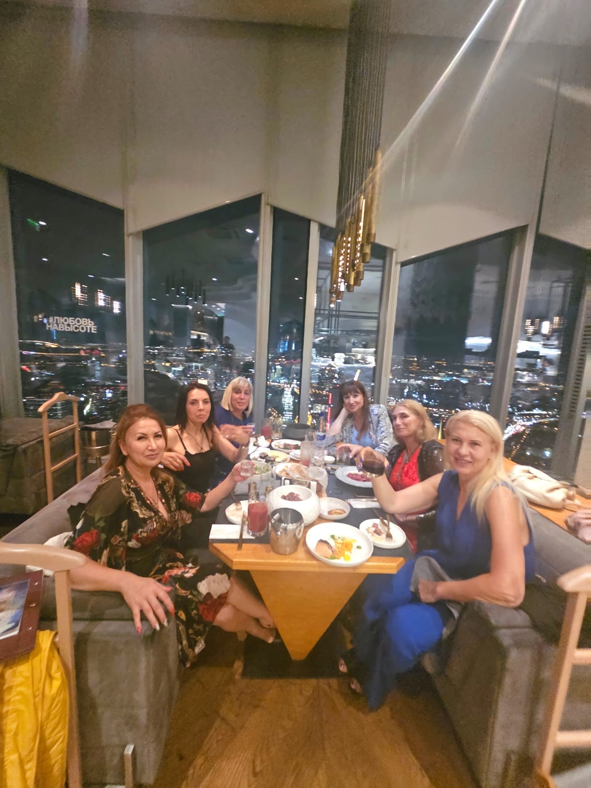 Поли Паскова с приятелки