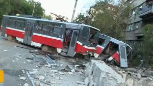 Трамвай по линия 22 дерайлира и се вряза в подлез близо до Румънскотопосолство