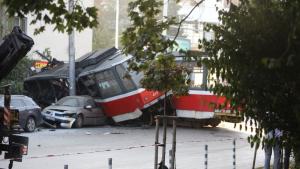 Инцидентът с дерайлиралия трамвай в София се дължи на външна