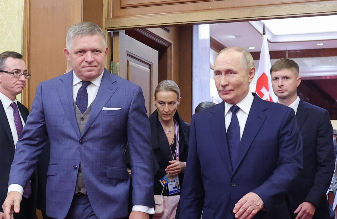 Роберт Фицо: Зеленски трябва да се обади на Путин за лична среща