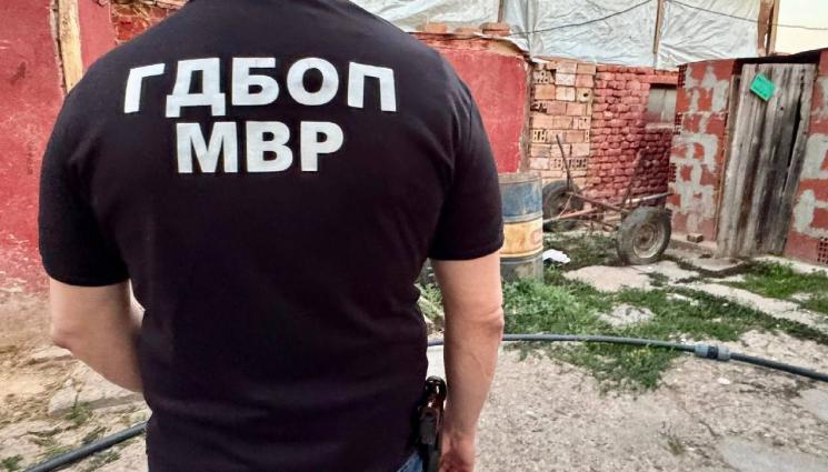 д - ГДБОП удари трафиканти на хора от ромските махали към Швейцария