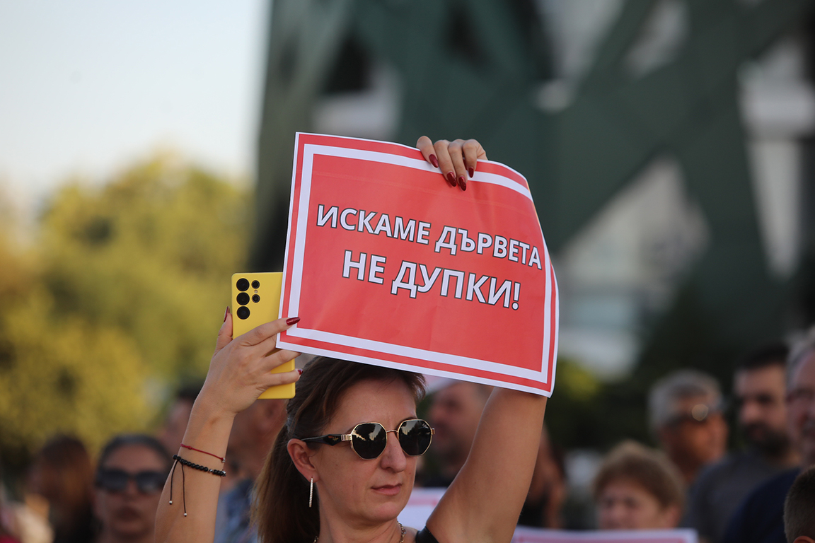 <p>Протест на жители на Локорско и &bdquo;Кремиковци&rdquo; срещу отварянето на нова кариера блокира &bdquo;Ботевградско шосе&rdquo;</p>