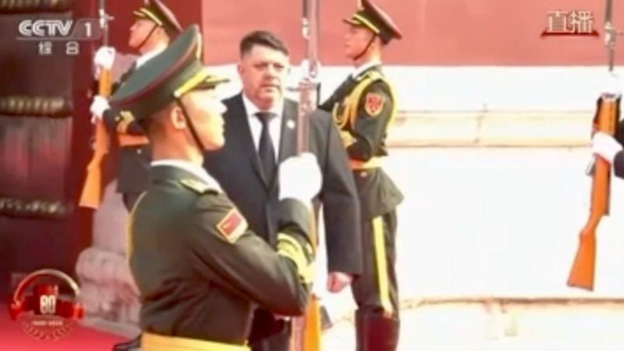Искат оставката на вицепремиера Зафиров заради визитата му в Китай