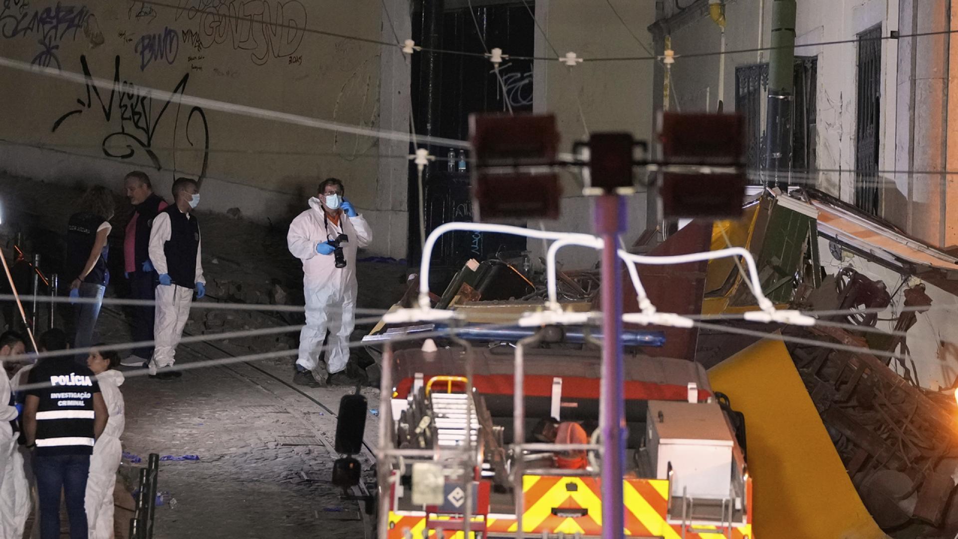 Двама канадци двама южнокорейци един американец един швейцарец един германец