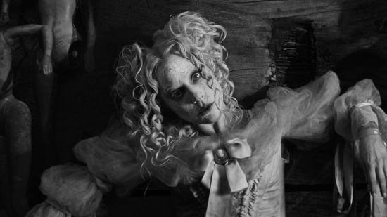 Lady Gaga се обедини с Tim Burton за видеото на “The Dead Dance”