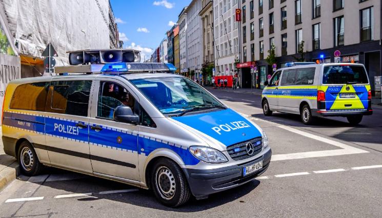 d - СЛУЧАЙНОСТ? Кола се вряза в група деца в Берлин! (СНИМКИ)