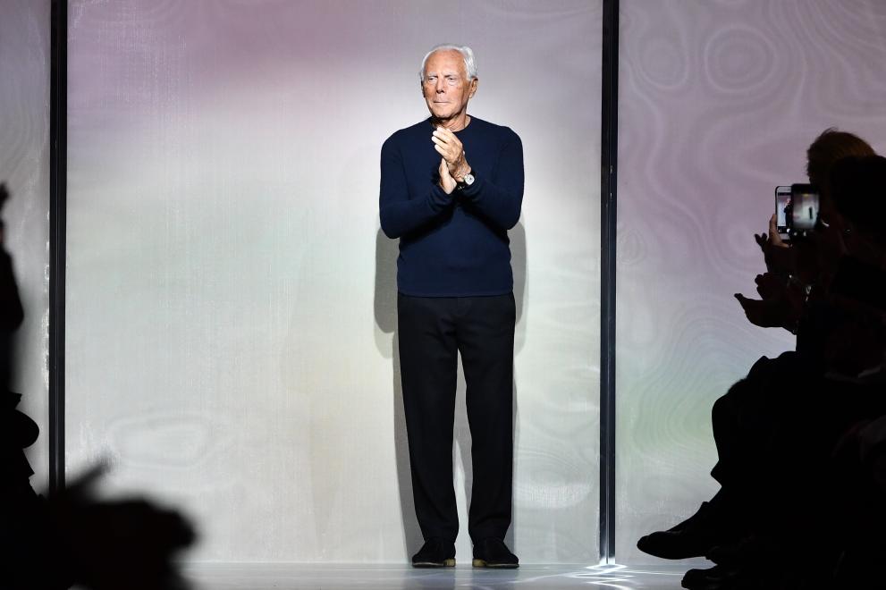 Световноизвестният италиански моден дизайнери основател на модната къща Armani – <strong>Джорджо Армани</strong>, почина на 91 г. през септември 2025 г.