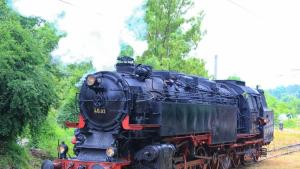 Атракционен влак с парен локомотив ще пътува от София до