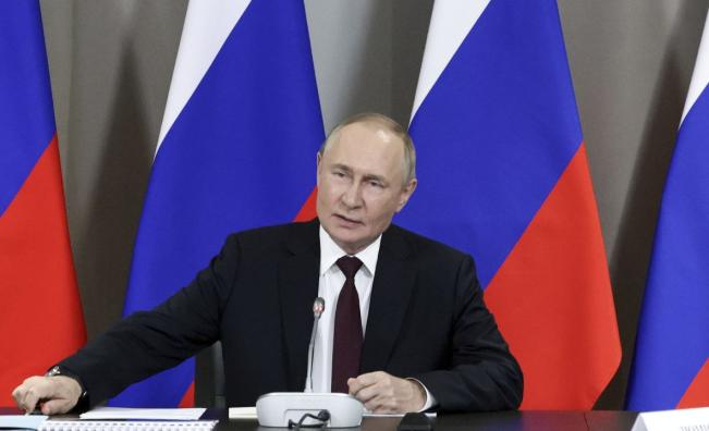 Параноя в Кремъл: Армия от 800 бодигарда пази Владимир Путин