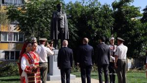 Откриха паметник на ген Владимир Вазов в София