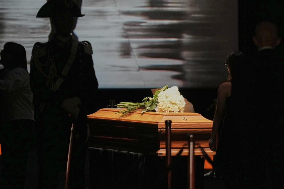 Хиляди се стичат днес в Милано, за да отдадат почит